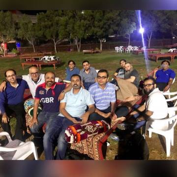 Gang-of-friends-enjoying