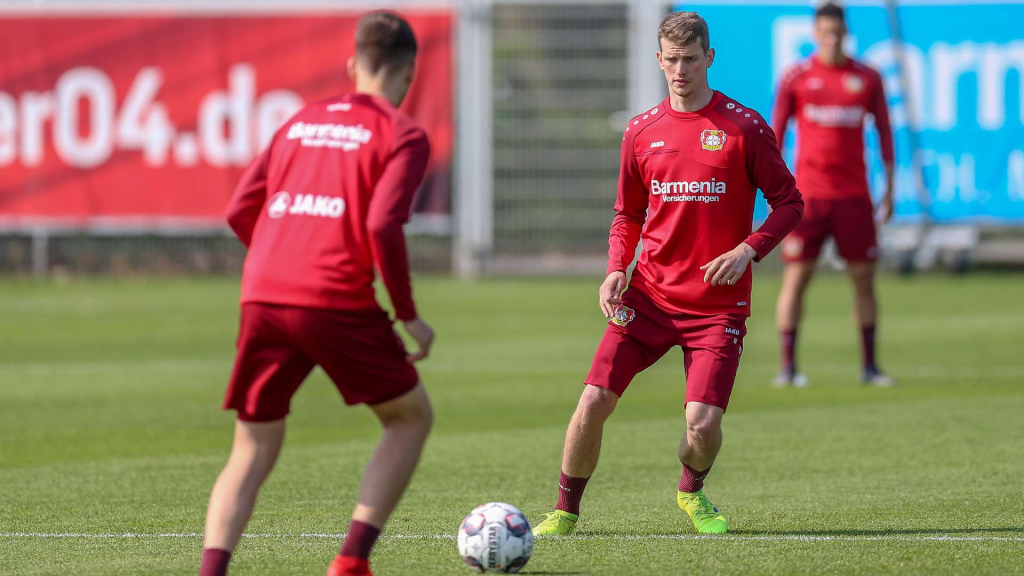 Mastering the Art of Football Short Passes in football