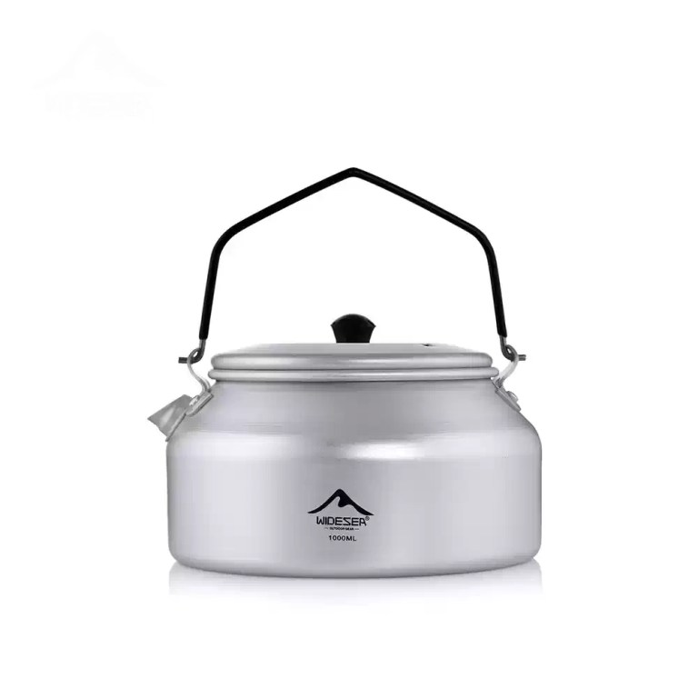 Lightweight aluminium camping kettle with handle for outdoor cooking