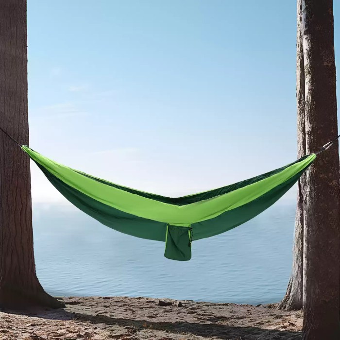 300KG Load-Bearing Hammock_6 Portable camping hammock in vibrant blue with 300KG load-bearing capacity.