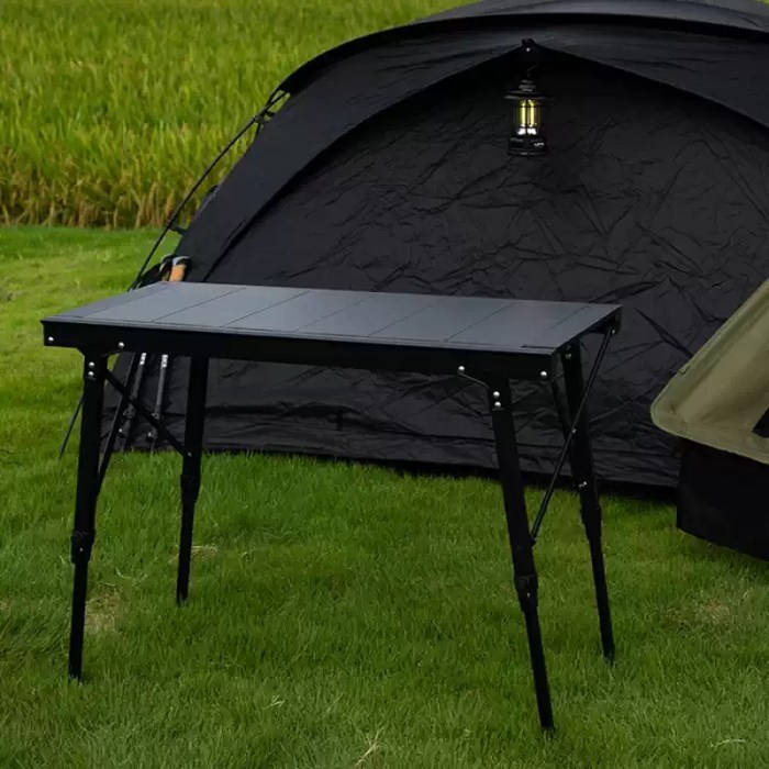 Aluminum Alloy Lifting Table_1 Extensible picnic table with camping mugs and a portable stove placed on the heat-resistant surface.