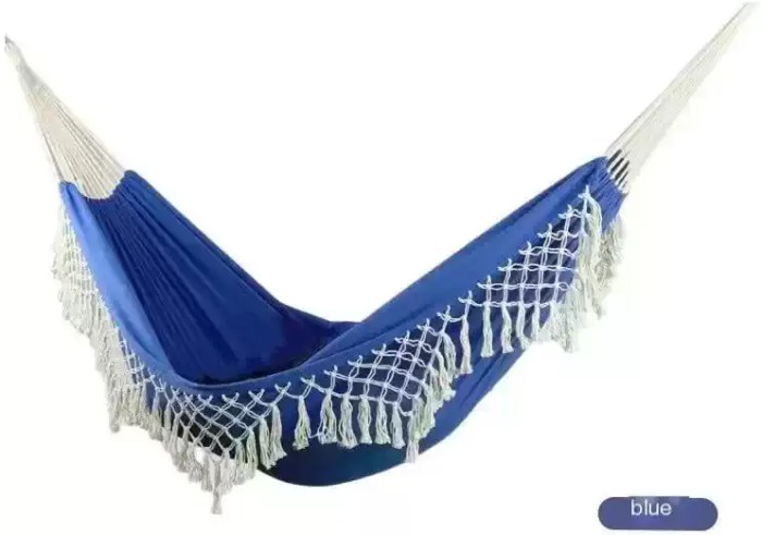 DOUBLE ENLARGED CANVAS HAMMOCK_5 Reinforced suspension ropes and metal loops on the retro tassel hammock.