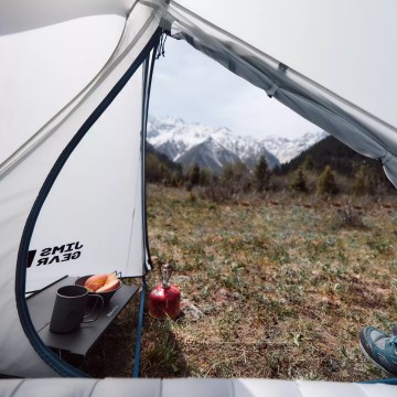  spacious double-layer design camping tent
