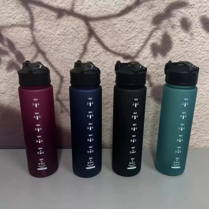 750ml fitness sports students water cup used on a nature hike.