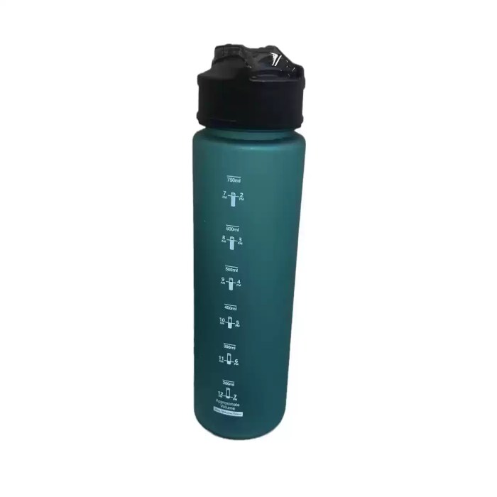 Close up of the ergonomic lid and 750ml markings on a sports water cup.