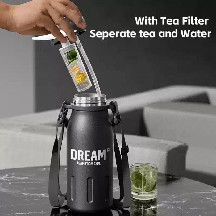 ONE HAND OPEN OUTDOOR PORTABLE THERMOS BOTTLE_4 Leak-proof water bottle with paracord handle used during fishing.