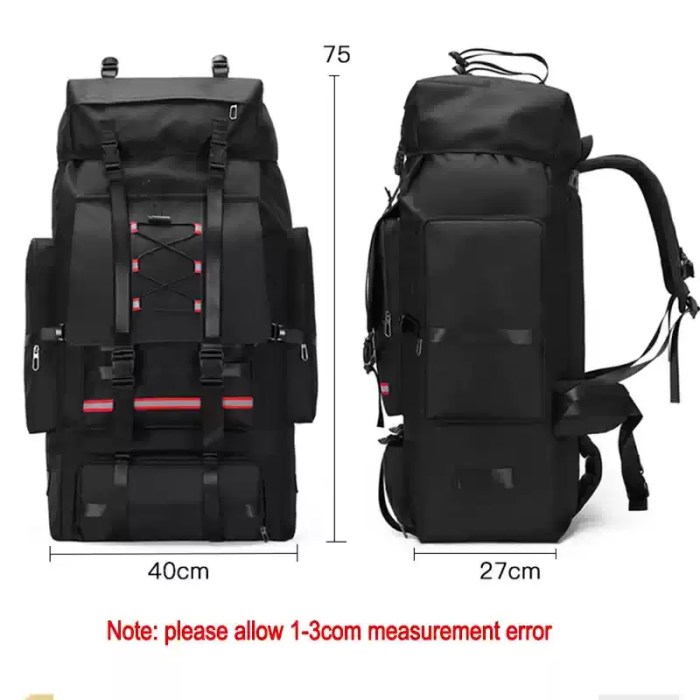 lose-up of the reinforced shoulder straps on the men's outdoor travel bag.