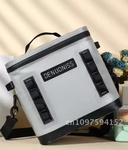 Luxury thermal bag for food with padded shoulder designs.