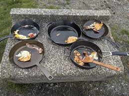 Outdoor cooking with multiple frying pans
