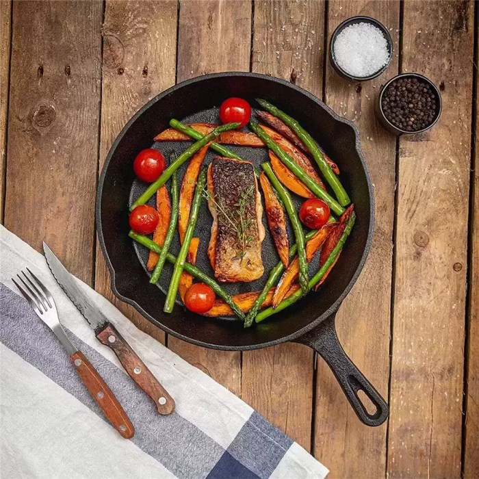 Close-up of uncoated black texture highlighting healthy non toxic cookware and pfas free features.