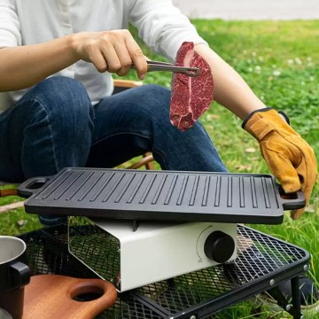 Pre-seasoned non-stick camping grill designed for durable use during family UK camping trips.