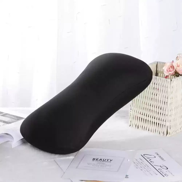 MICROBEAD BOLSTER TUBE PILLOW NECK SUPPORT CUSHION_2 Soft-touch travel tube pillow filled with premium microbeads for adaptive comfort on long car journeys.