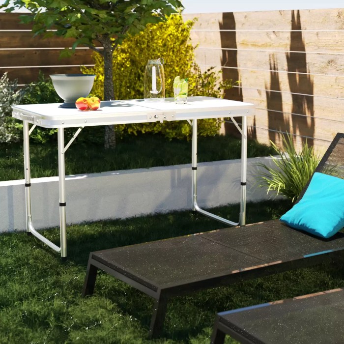 Easy-clean heat resistant aluminium tabletop for UK family outdoor cooking.