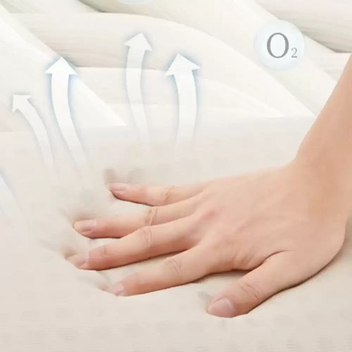 NATUREHIKE CAMPING SQUARE PILLOW_1 Large air valve for fast inflation and deflation of camping pillow.