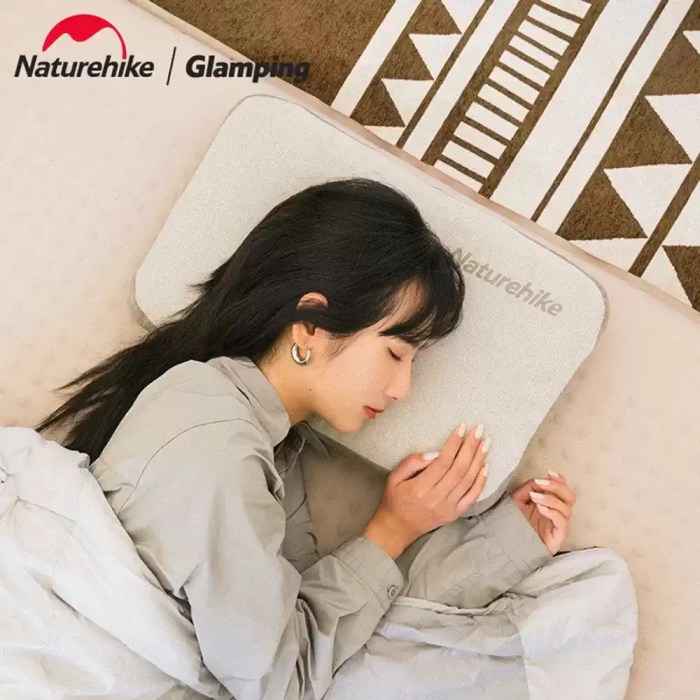 NATUREHIKE CAMPING SQUARE PILLOW_4 Compact foldable square pillow in storage bag for lightweight UK hiking.