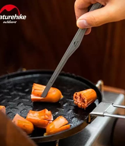 Naturehike mini titanium clamp in Ti Color for ultralight backpacking and outdoor cooking.
