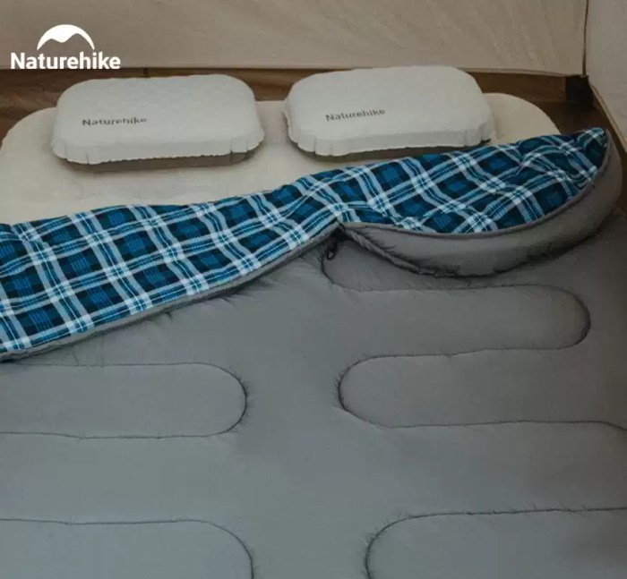 Naturehike double quilt featuring breathable skin-friendly fabric and box stitching.