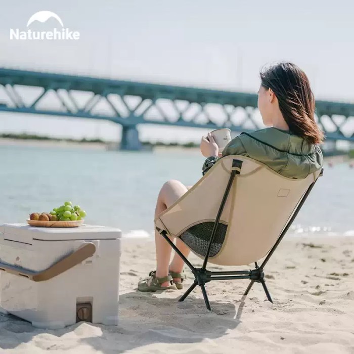 NATUREHIKE ULTRALIGHT FOLDING CAMPING CHAIR_1 Compact Naturehike chair showing easy assembly for UK trekking trips.