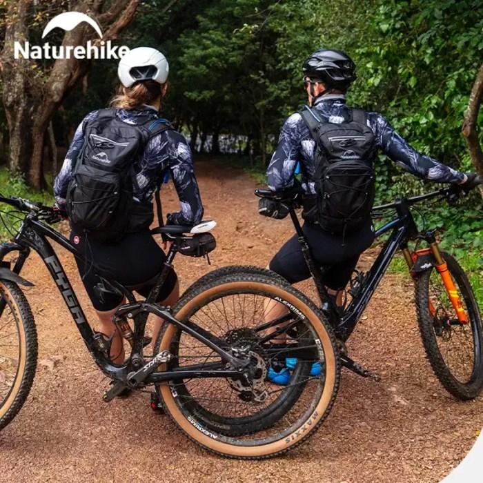 A cyclist wearing the Naturehike hydration pack while navigating a steep trail in the Peak District.