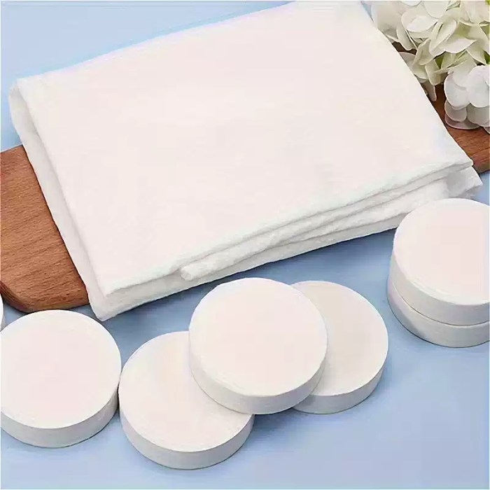 DISPOSABLE COMPRESSED BATH TOWELS_3 Water-activated large compressed towels: Portable bath wipes for backpacking.