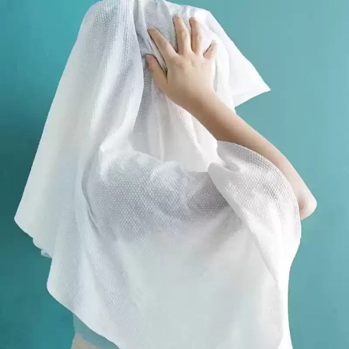DISPOSABLE COMPRESSED BATH TOWELS_5 Portable compressed bath towels: Lightweight, travel-sized shower towels for festivals.