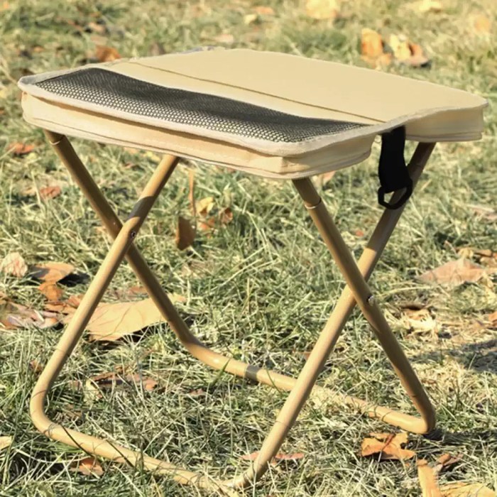 FOLDABLE BACKPACK STOOL_2 Compact folding stool design combined with a lightweight daypack for UK.