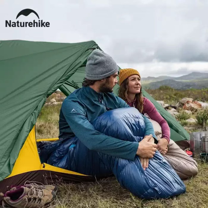NATUREHIKE STAR RIVER™ 2-PERSON ULTRALIGHT BACKPACKING TENT_2 Cosy couple in Naturehike Star River 2-person ultralight tent.